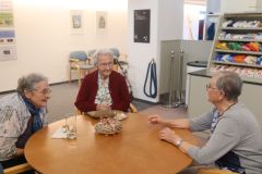 20240331_Eierfaerben_Eiertuetsch16