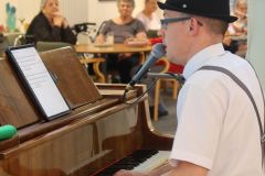 Felix-the-Piano-Man12