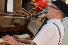 Felix-the-Piano-Man13