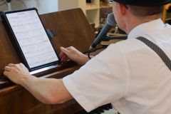 Felix-the-Piano-Man22